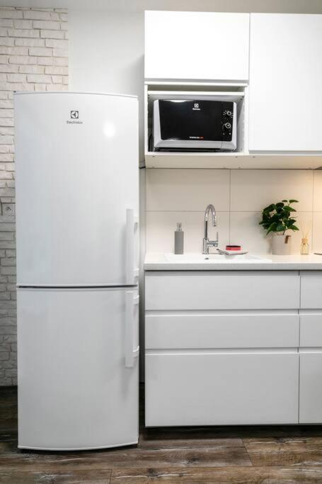Alure Residences 1 & 24H Self Check-In, Free Parking In Front Of The Apartment Building, New Building, Terrace, Cafe With Breakfast In The Apartment Building, Next To The Aqua Park Banská Bystrica Exterior foto