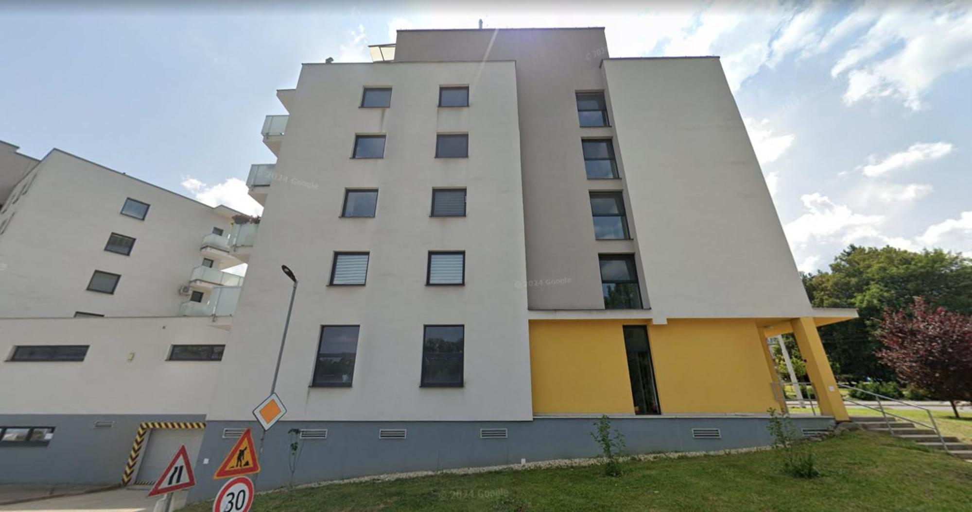 Alure Residences 1 & 24H Self Check-In, Free Parking In Front Of The Apartment Building, New Building, Terrace, Cafe With Breakfast In The Apartment Building, Next To The Aqua Park Banská Bystrica Exterior foto